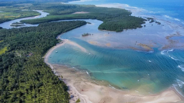 Praia de Itacimirim - une des plages à découvrir vers Salvador de Bahia