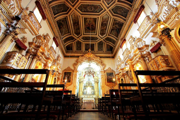 vu sur l'intérieur de l'église Sao francisco de salvador de bahia